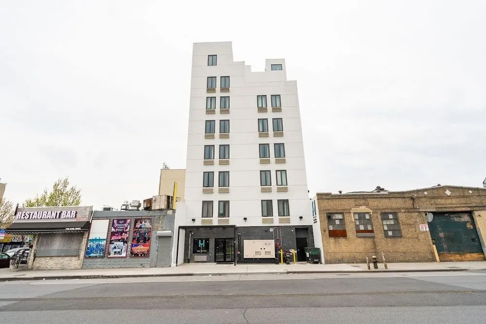 Hotel Ninety Five Fordham  St Barnabas Hospital