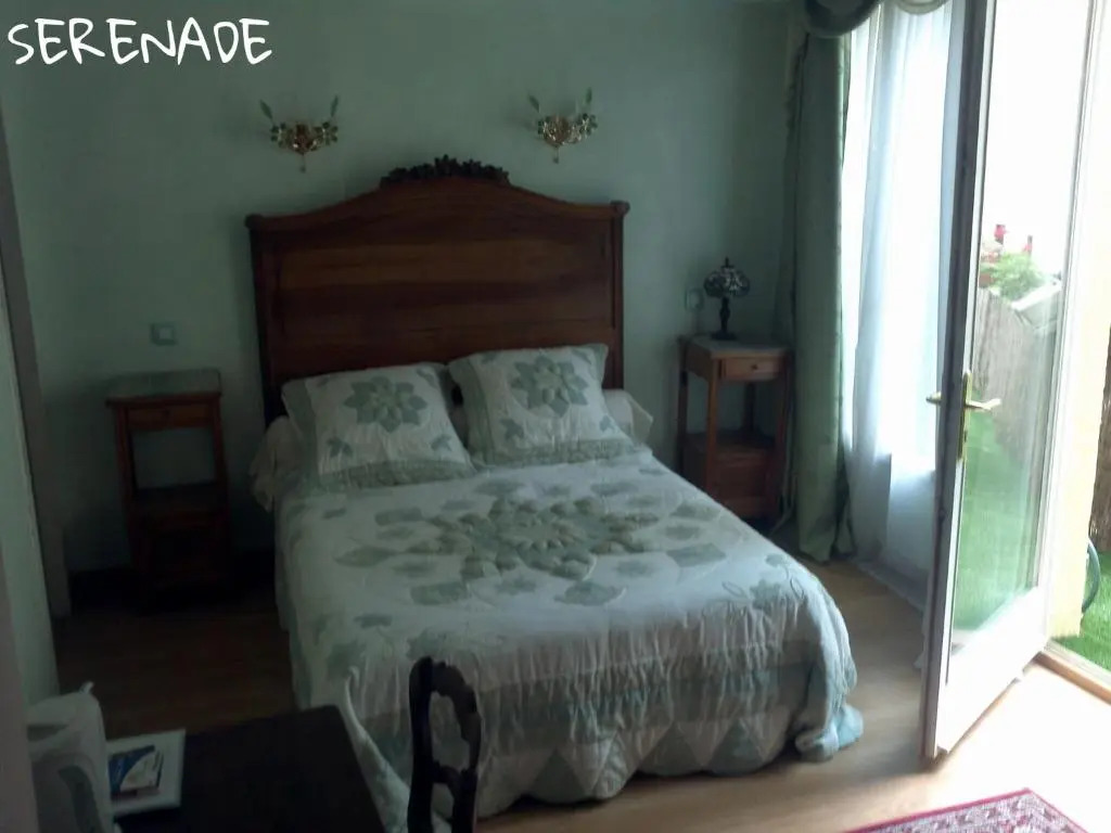 Au pied du château