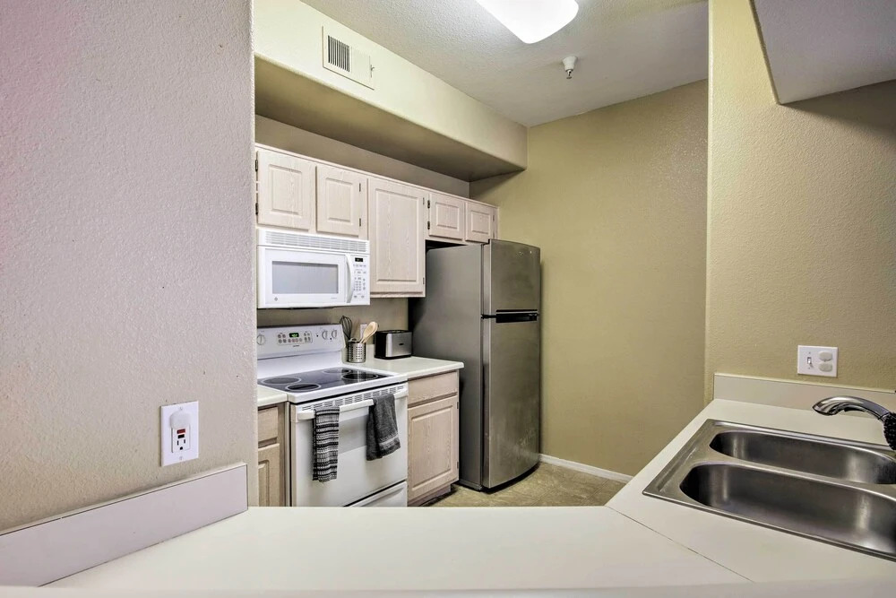 Condo w/ Pool Access, 5 Mi to Tempe Diablo Stadium
