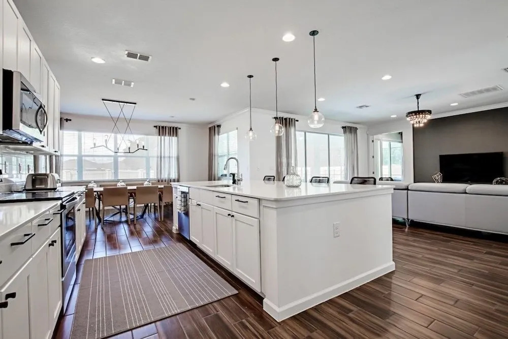 Very Private Surroundings Pool, Game Room & More! 7 Bedroom Home