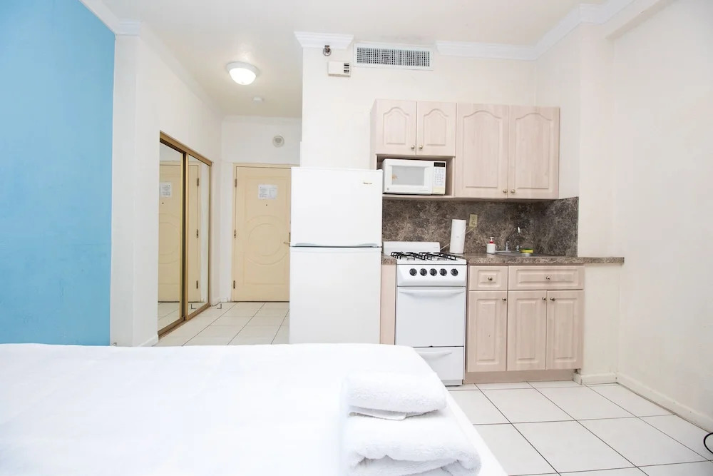 215 City View Hollywood Beach