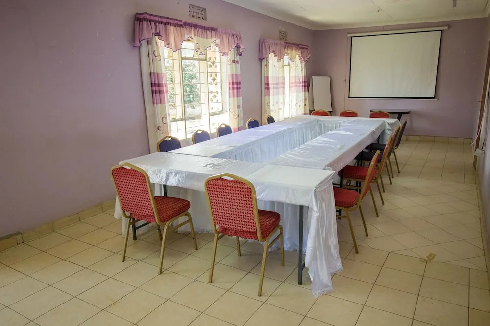 Parkview Safari Hotel and Apartments