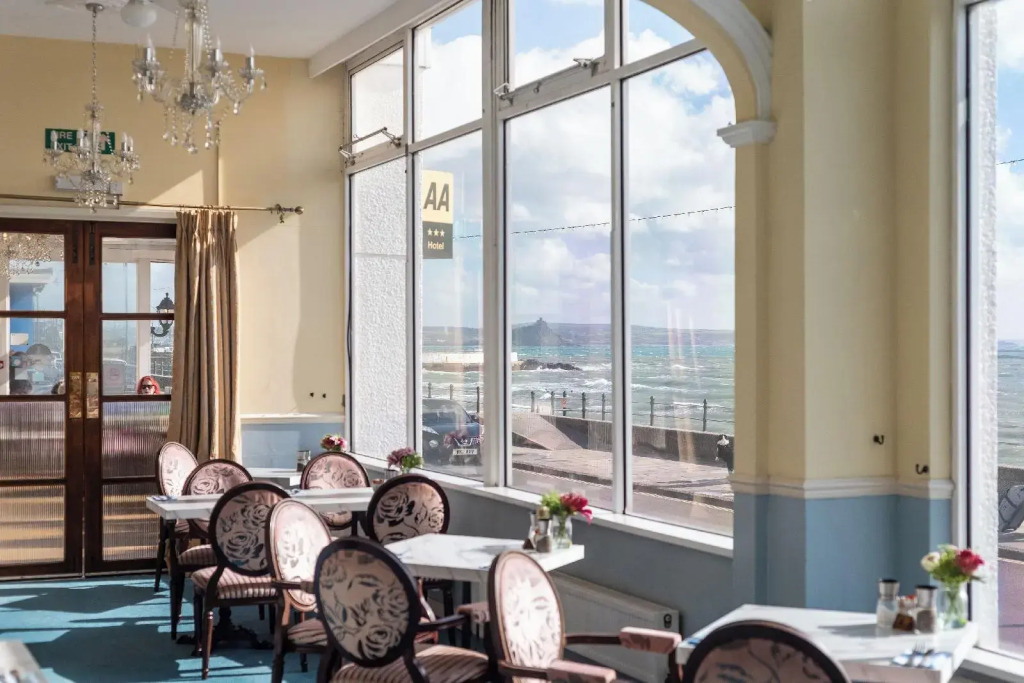 The Queens Hotel