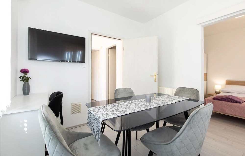 Nice Apartment in Rijeka With Wifi and 1 Bedrooms
