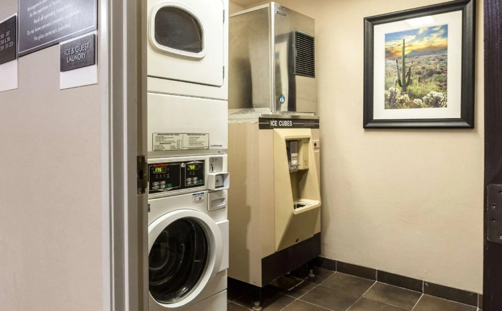 Sky Harbor Airport Inn