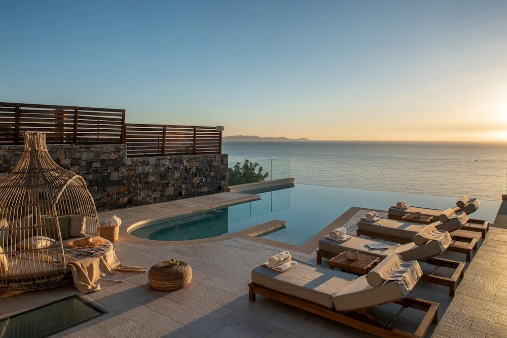 Lady Sea 6 Bedroom Villa with Heated Pool & Private Beach Access
