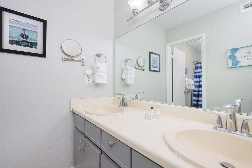 Regatta Condominiums 106B