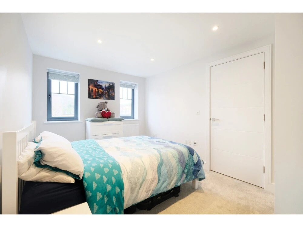 Quiet, Convenient 1BR Flat for 4 in Greenwich