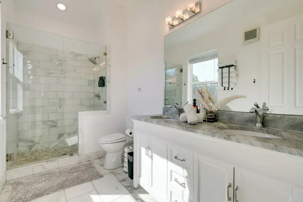 Near Lake Travis & Marina: Modern Austin Getaway!