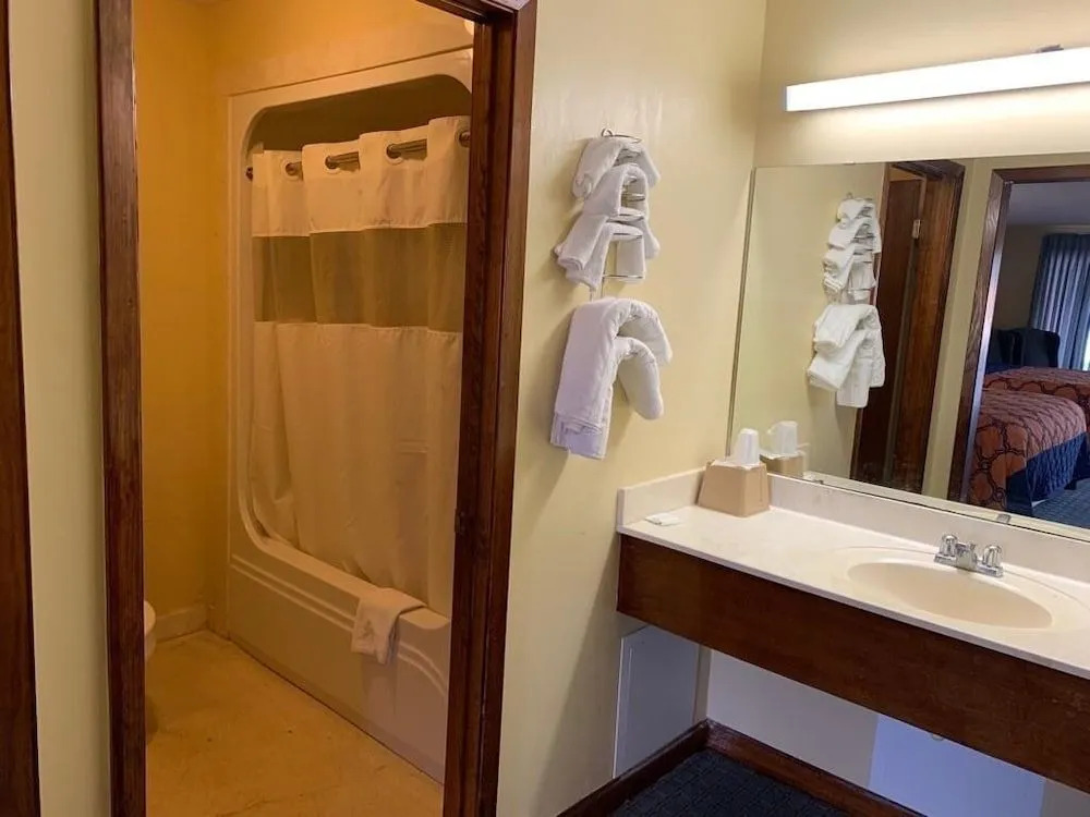 Relax Inn & Suites
