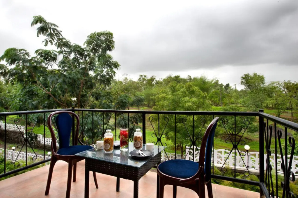 SaffronStays Nithyam - 2BR budget pool villa in Wada, gated community, Wi-Fi, river walk, near Mumbai via NH48