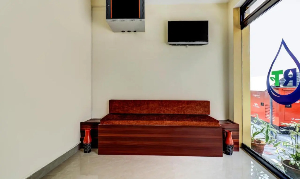 Itsy Hotels Rain Tulsi Stayz, Palarivattom Junction