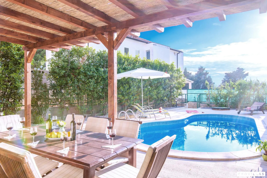 Mare III in Hvar with 4 bedrooms and 1 bathrooms