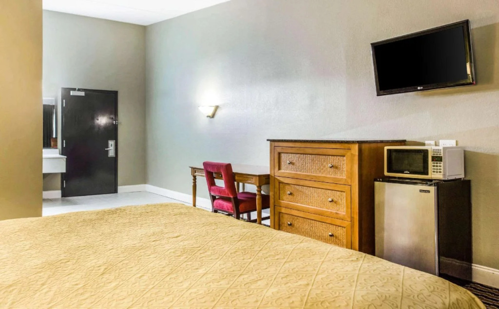Super 8 by Wyndham Rocky Mount I-95 EXIT 145