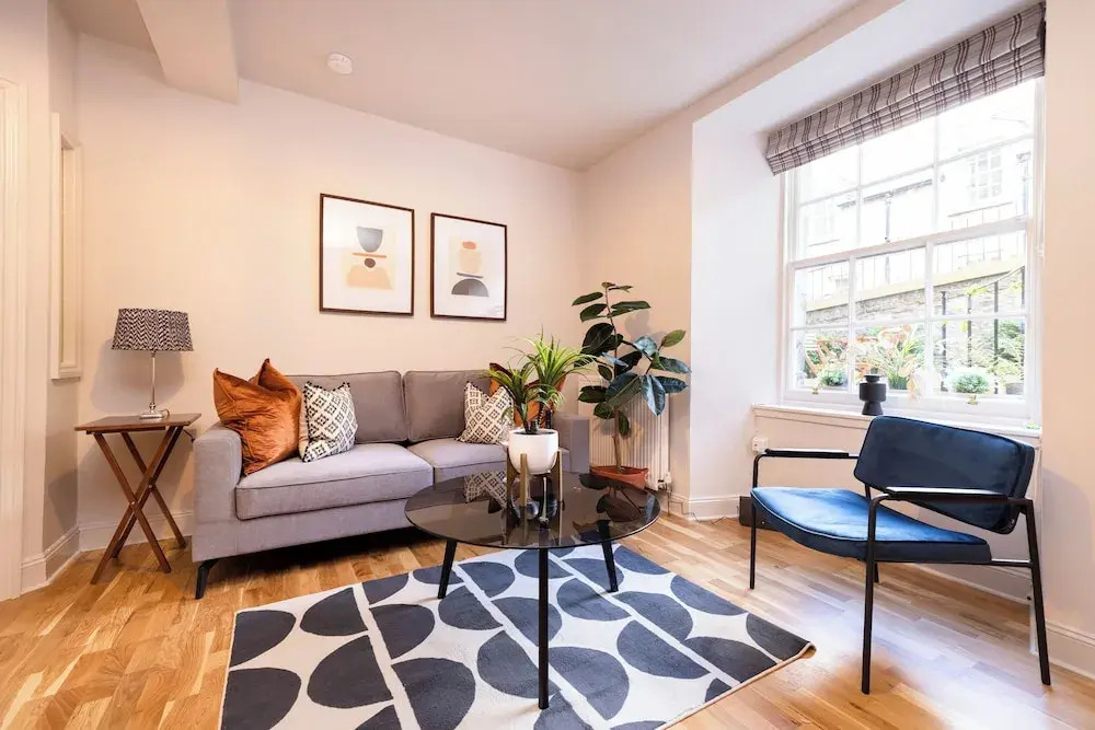 JOIVY Modern 1-bed flat in New Town
