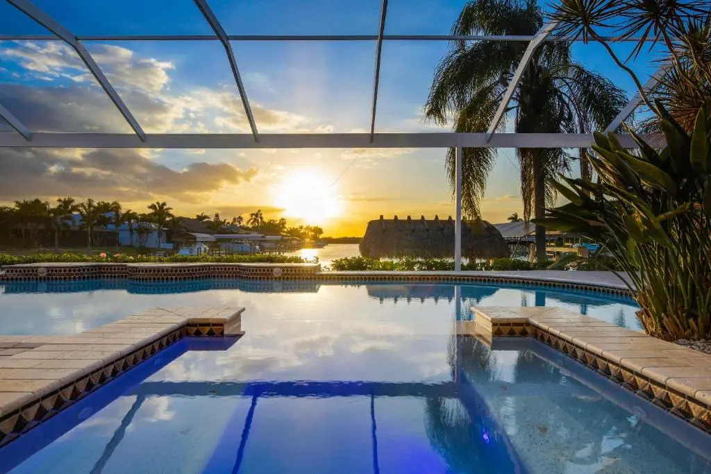STUNNING Villa with Custom pool, Spa, pool table, Kayaks & sleeps 14! - Villa Flandria - Roelens