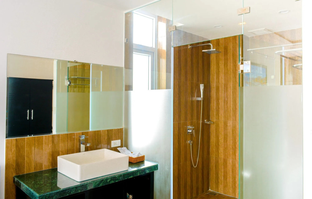 Riverside White House Boutique Hotel