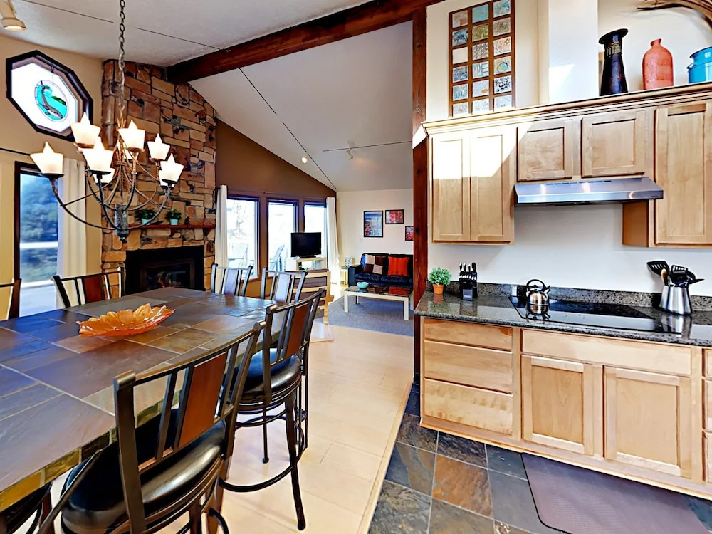 6125 Short Ave House by RedAwning
