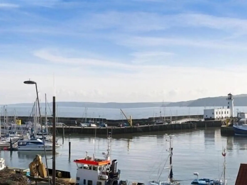 Harbourside Apartments with Private Parking