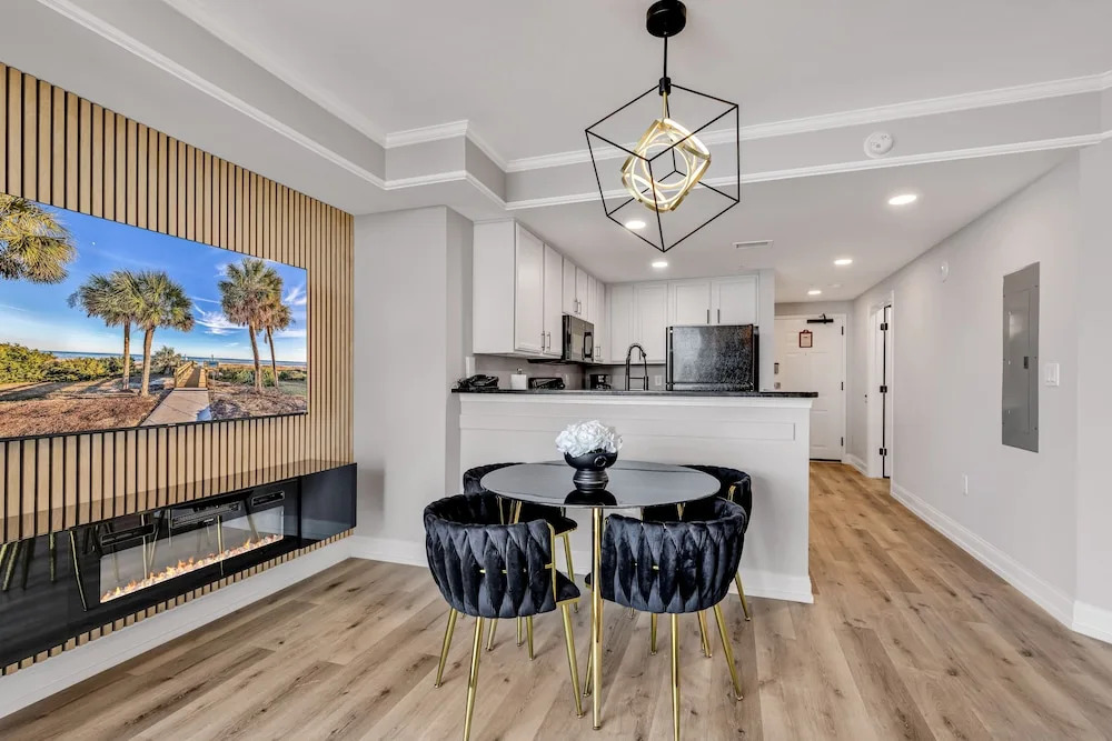 Beachfront Anderson Condos by Hosteeva
