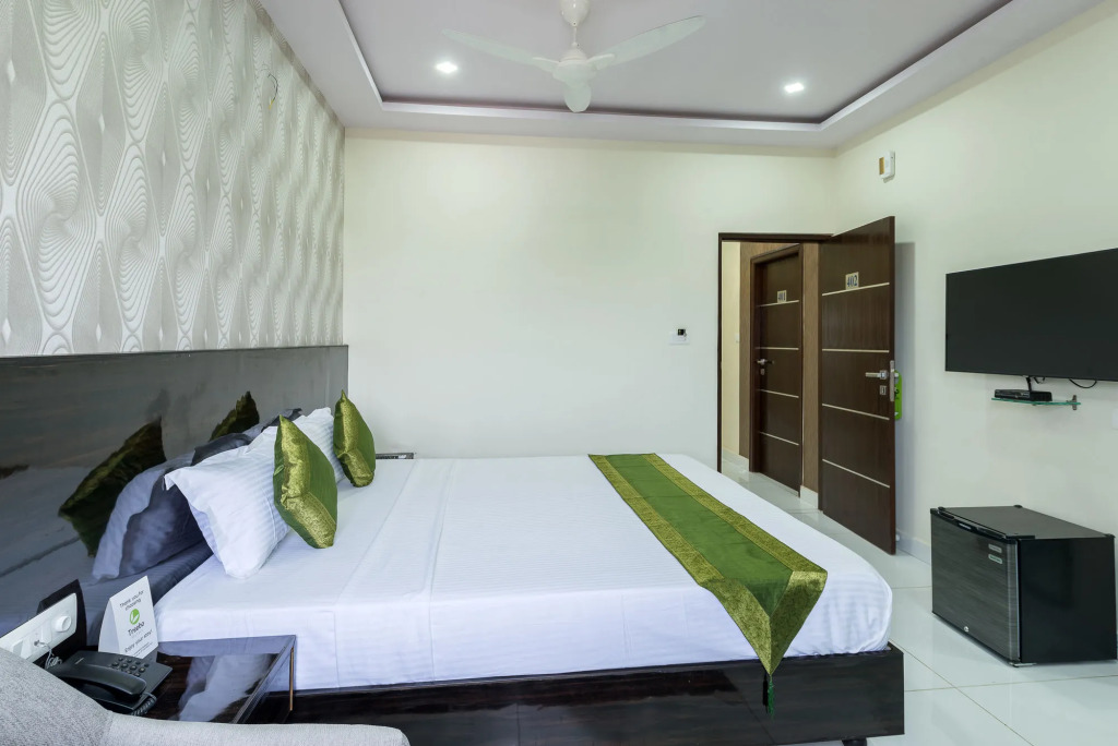 Treebo Greenwood Premier Suites, Old Airport Road