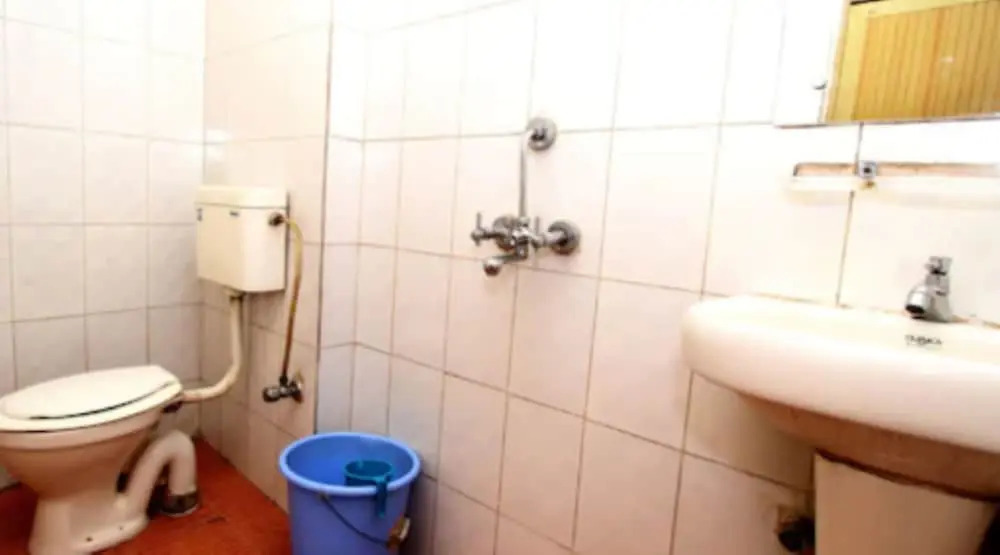 Goroomgo Crystal Inn Guwahati
