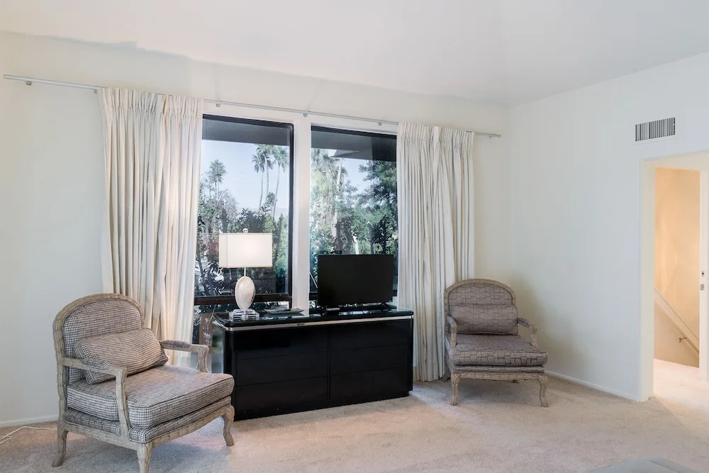 2501 N Indian Canyon Condo Unit 601 1 Bedroom 2 Bathrooms Condo