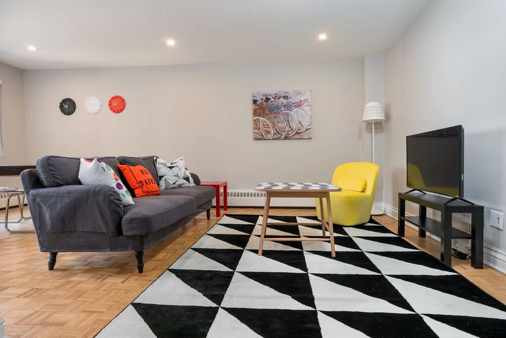 Bold Downtown Montréal Suites by Sonder