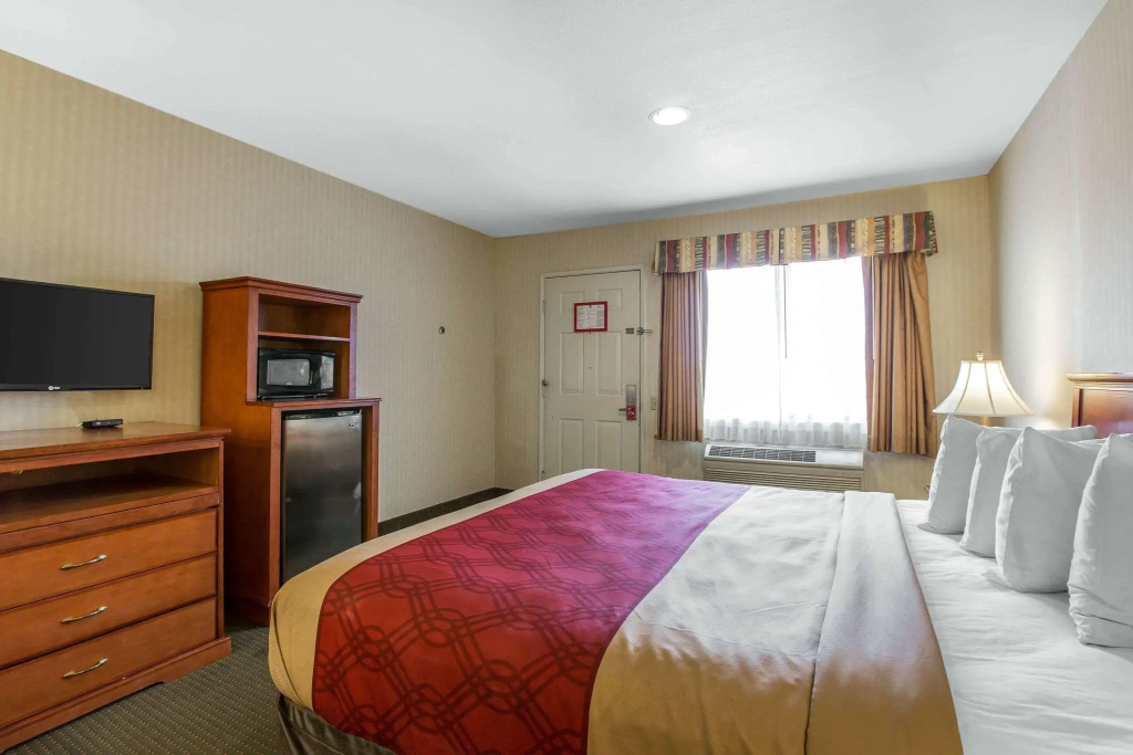 Econo Lodge Inn & Suites Riverside - Corona