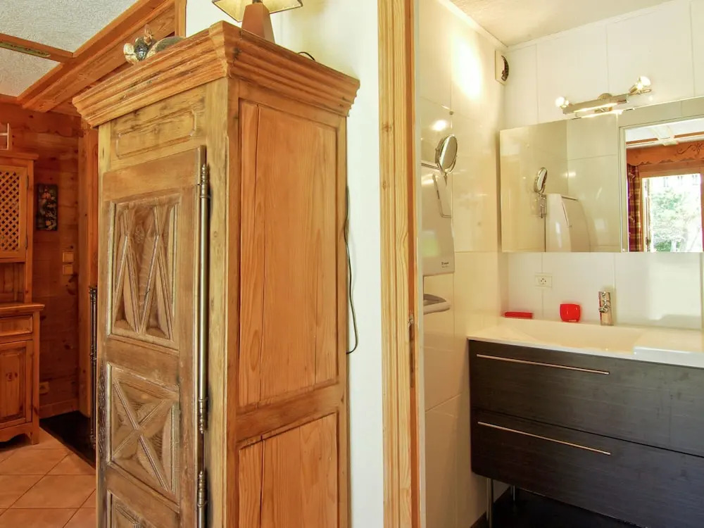 Beautiful Apartment With a Somewhat Unusual Layout Less Than 1km From the Slopes