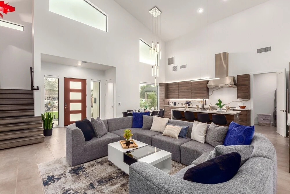 33rd Modern Phoenix 4 Bedroom Home by Redawning