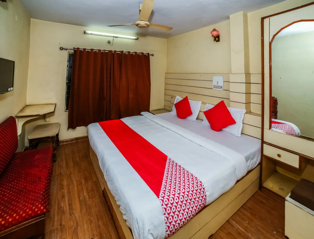 OYO 16947 Hotel Banjara