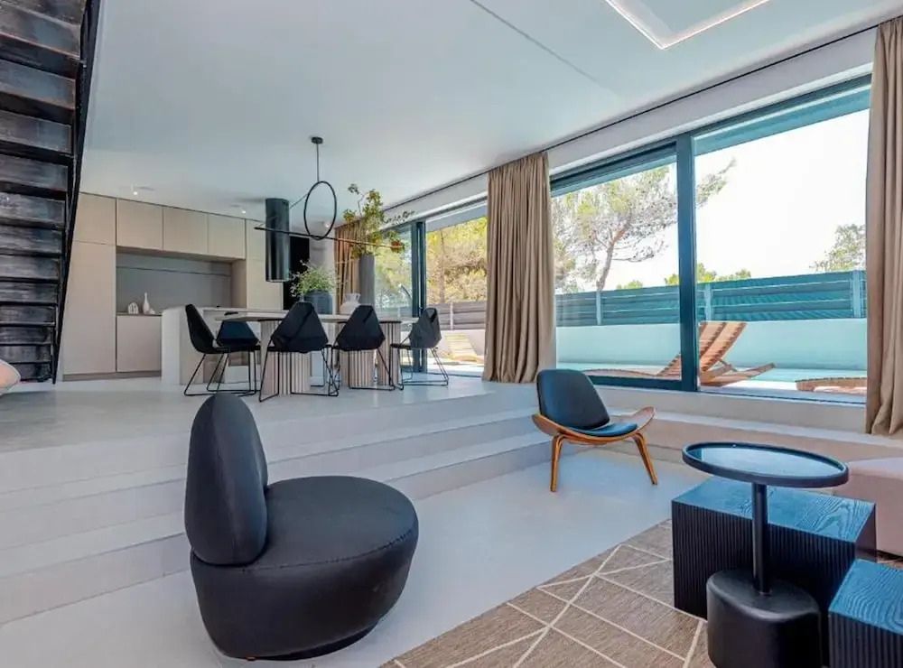 I & S Apartments