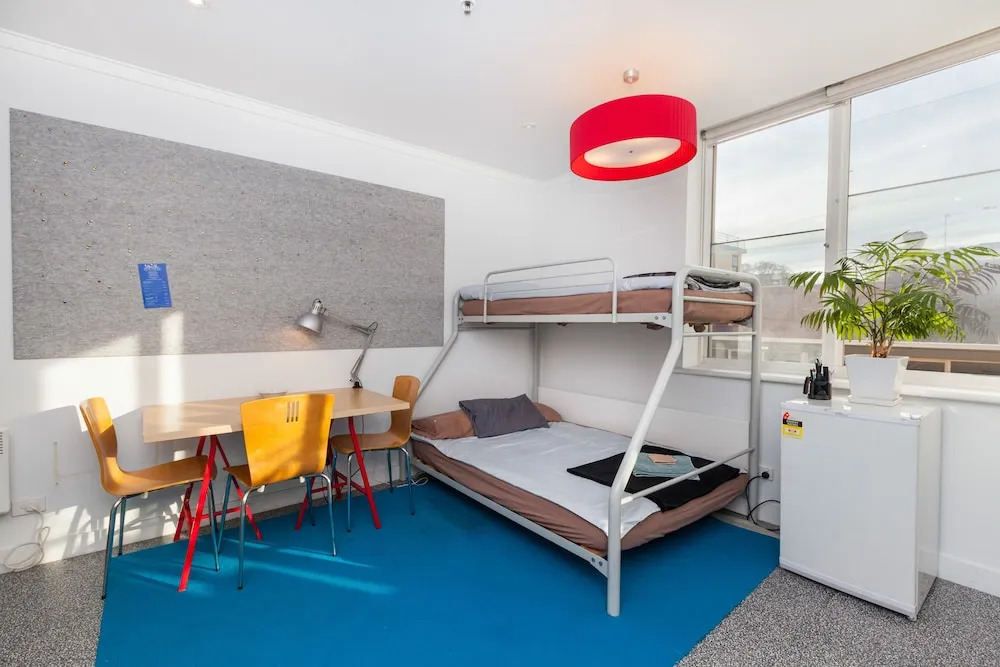 HENRIETTA, Carlton Studio Apartment