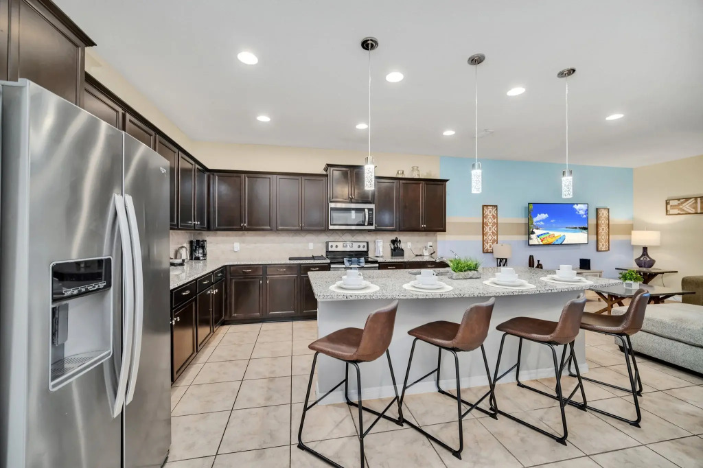 Brand New Luxury 9Br Villa With Lake View*Pool*Spa, Kissimmee, US