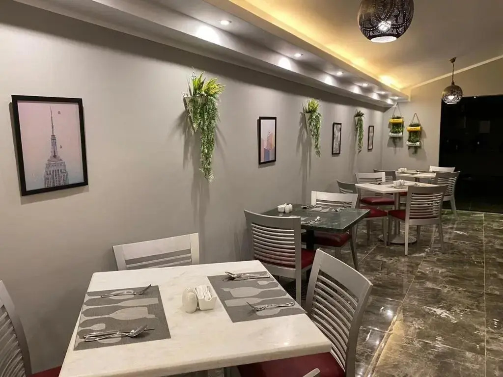 Golden Carven Hotel