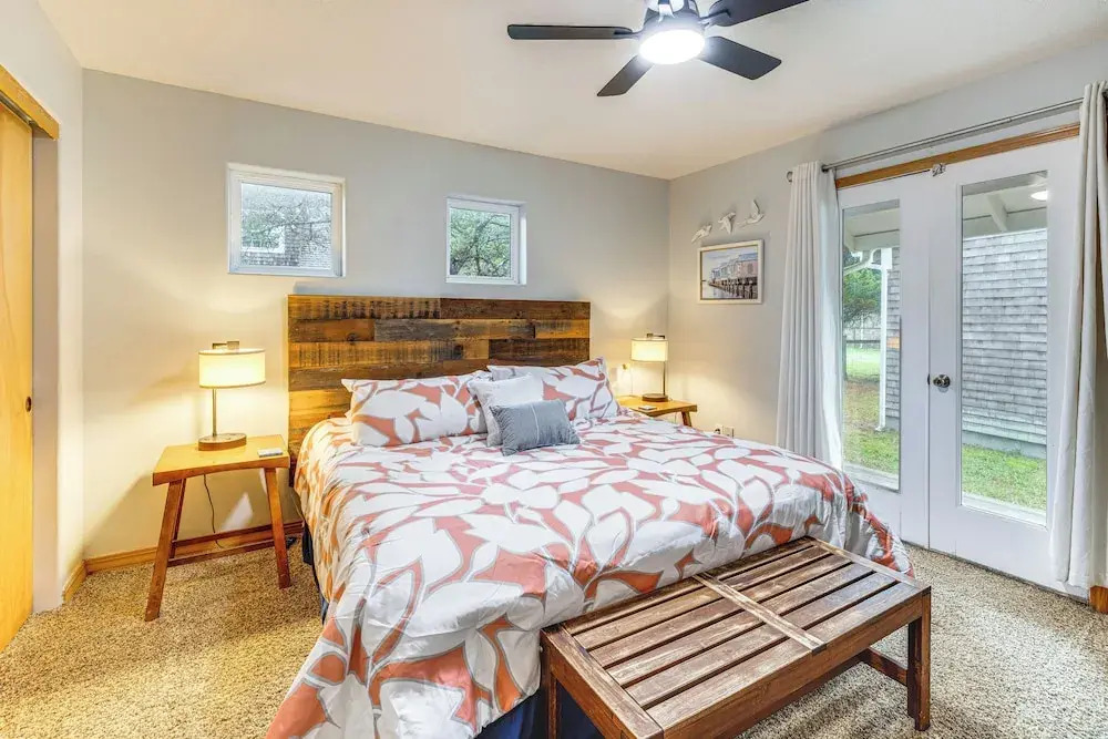 4 Blocks to Rockaway Beach! 'T & T By The Sea' Gem