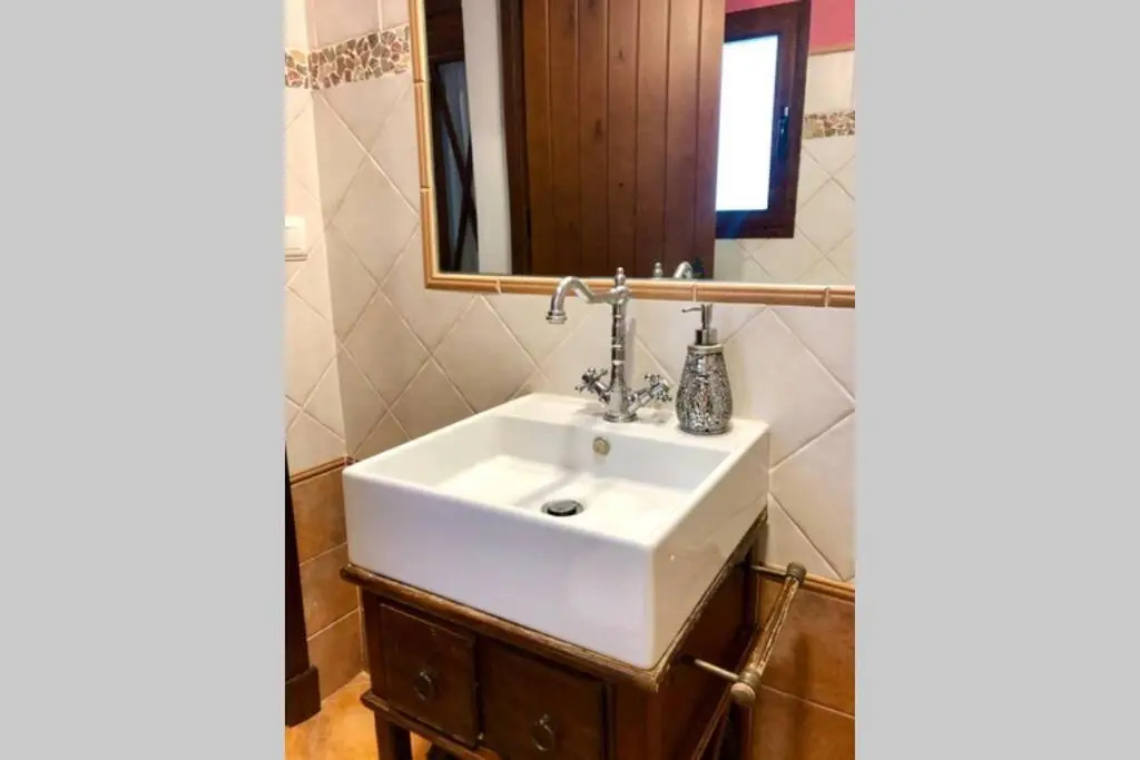 GATU PREMIUM Villa LURBERRI piscina privada, 4 dormitorios, 2 baños, parking , jardín y barbacoa