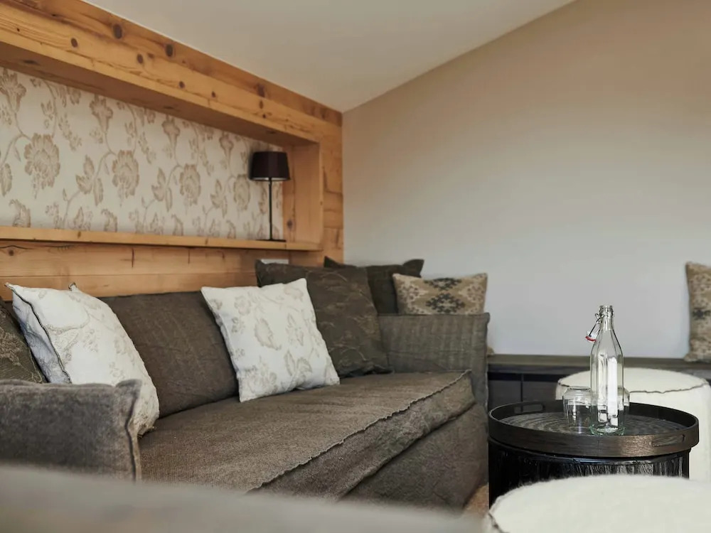Serviced Luxury Chalet Evi, Ski-in Ski-out