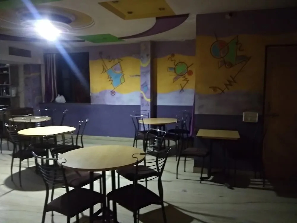 JK Rooms 111 Hotel Shivala