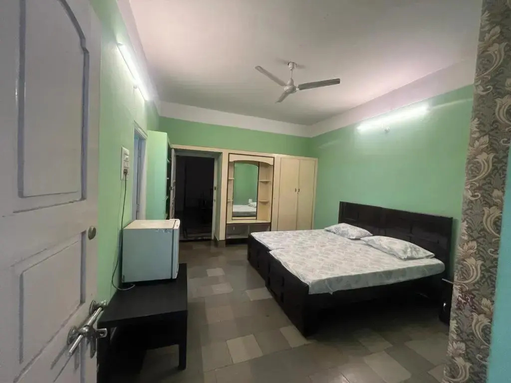 Visitors Lounge by MMG - 2&3BHK Furnished - Rd 12 Banjara Hills