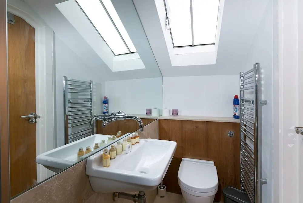 Modern Studio With Private Terrace - Swiss Cottage