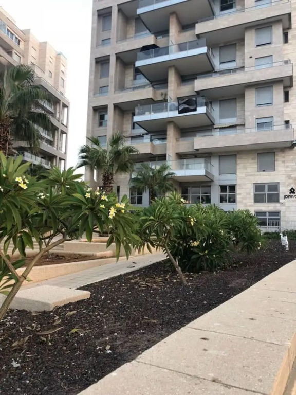 Luxury Marina View - Modern and Luxurious View