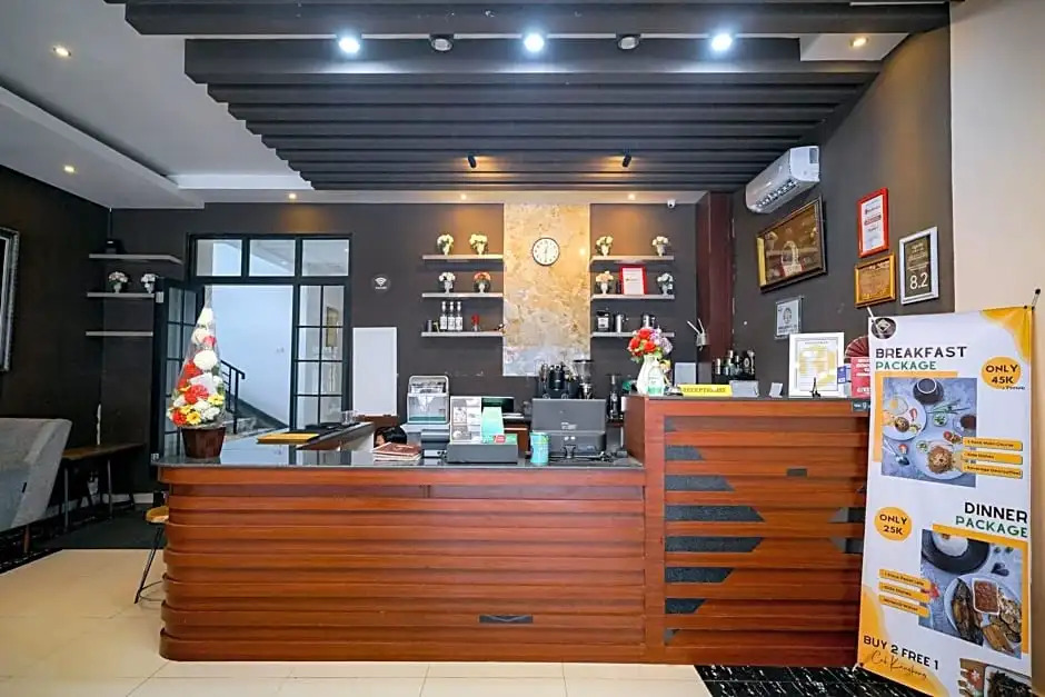 RedDoorz Premium at Raja Hostel Syariah