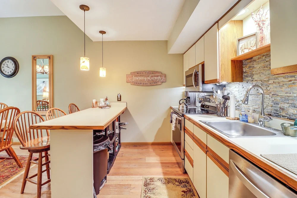 Walk to Dining! Townhome 1 Mi to Big Boulder Mtn