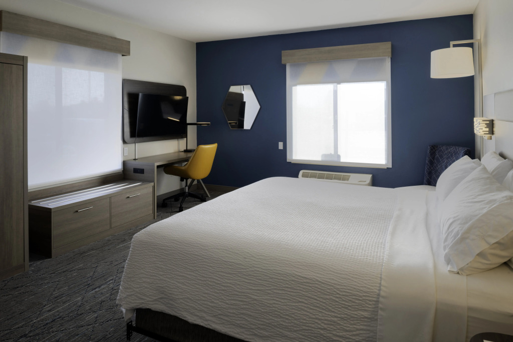 Holiday Inn Express Hotel & Suites Fort Atkinson by IHG