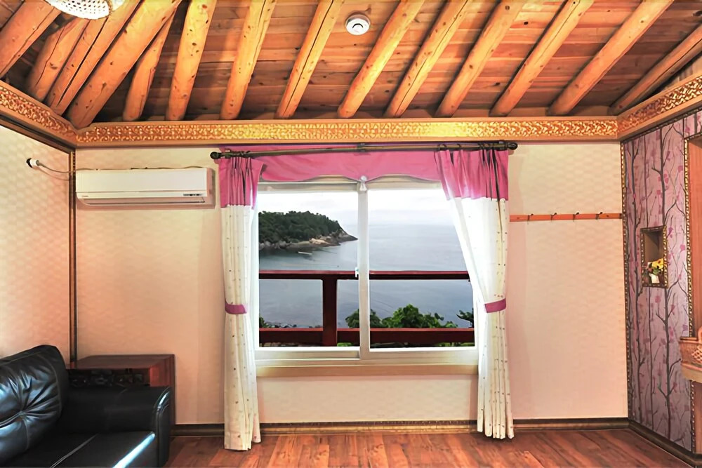 Yeosu Hyangilam Heukjip Pension
