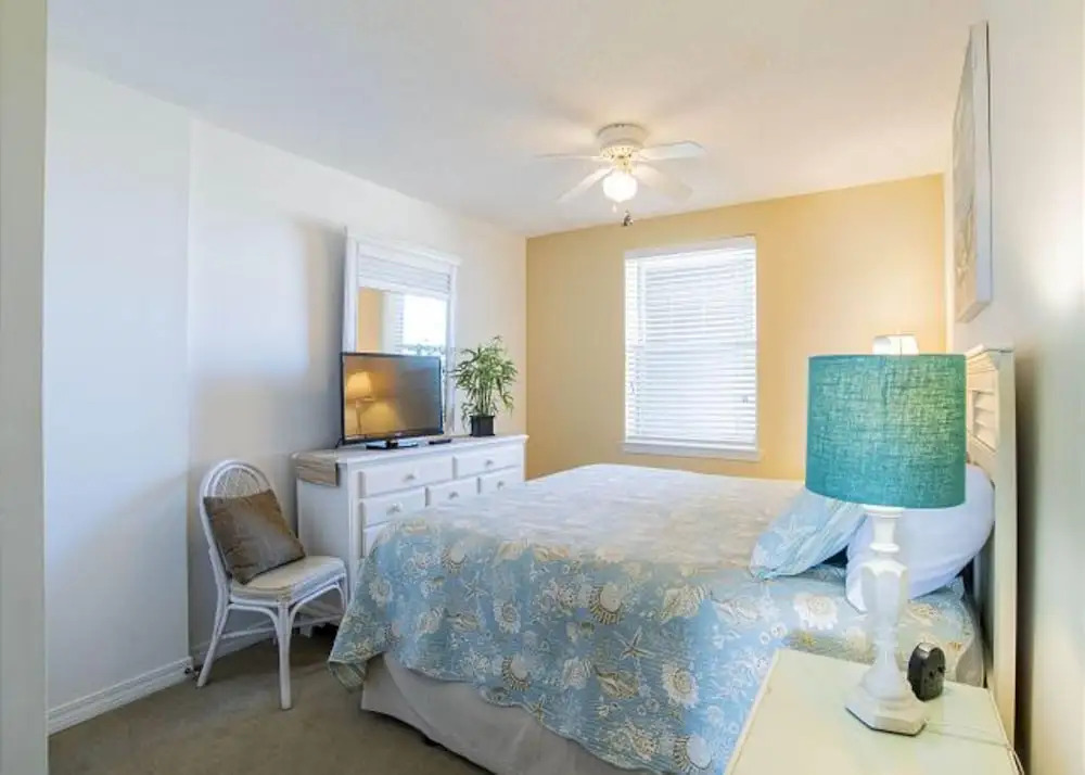 Royal Palms 604