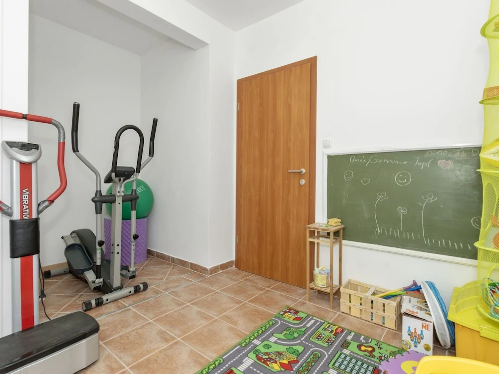 Modern Apartment in Newly Built House with Pool And Seview, 150m From the Beach