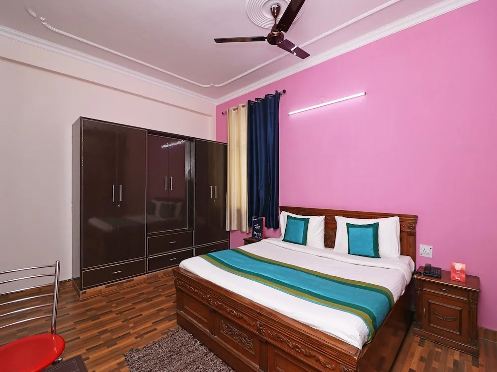 OYO 13195 The Abodes Guest house